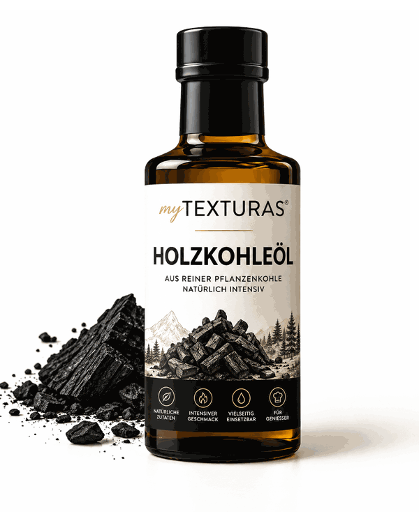 Flasche myTEXTURAS Holzkohleöl neben Holzkohlestücken