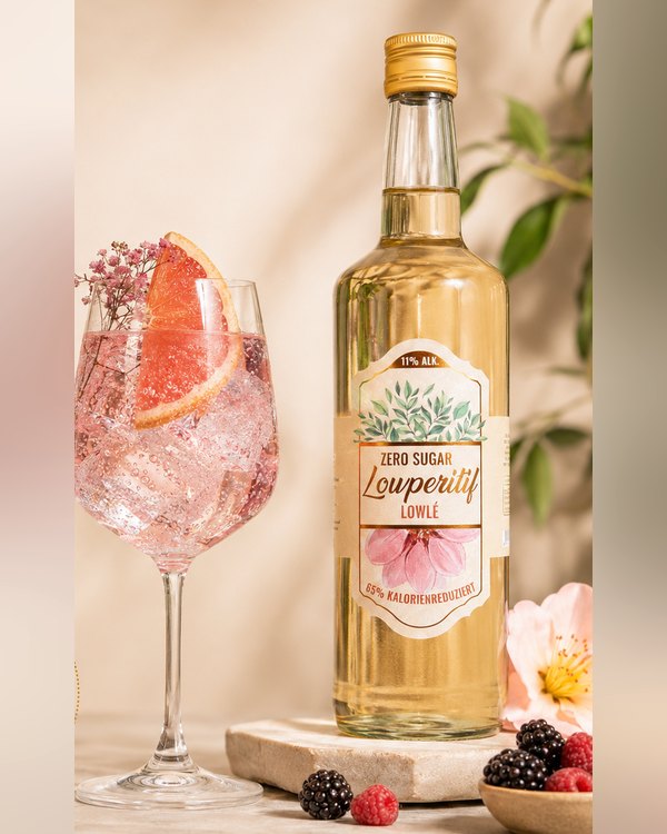 Flasche Louperitif Lowlé mit Spritz im Glas